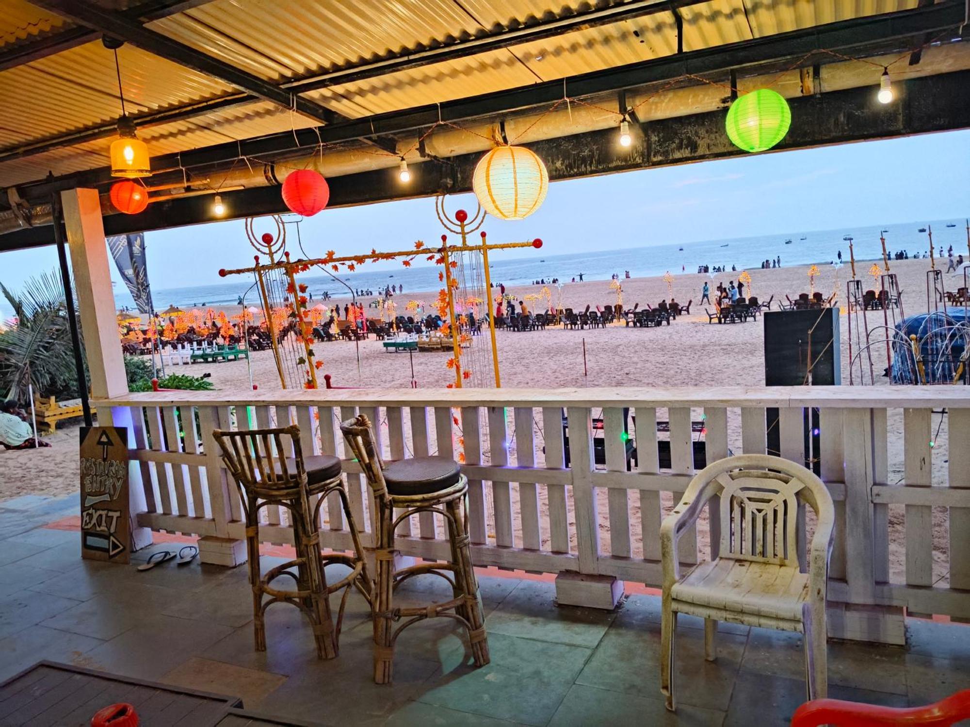 Roseal Beach Front Baga Ngoại thất bức ảnh