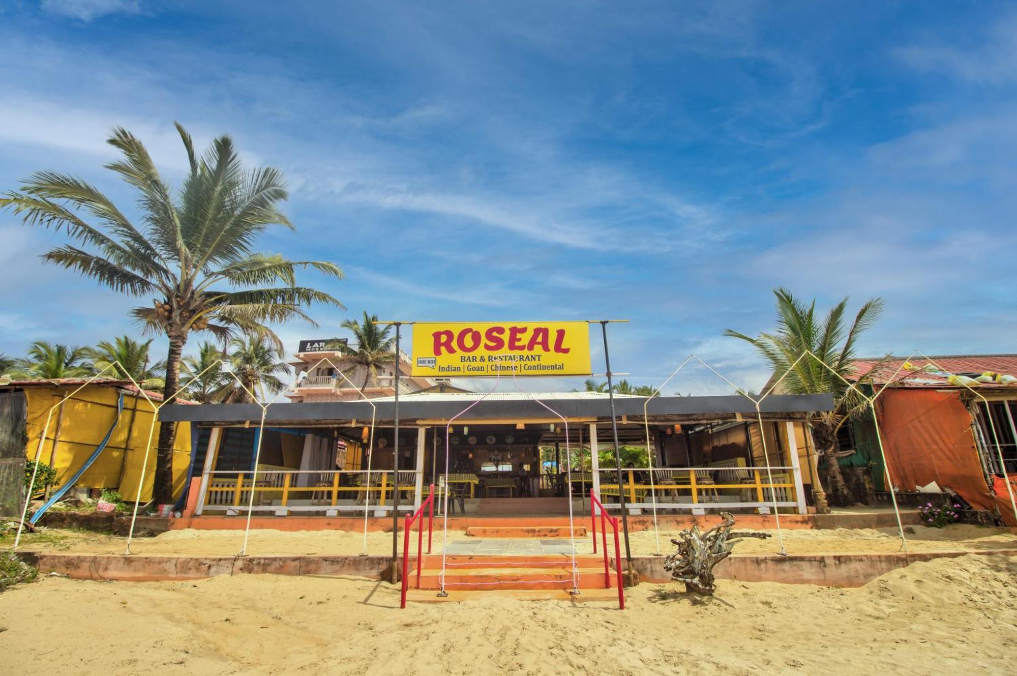 Roseal Beach Front Baga Ngoại thất bức ảnh