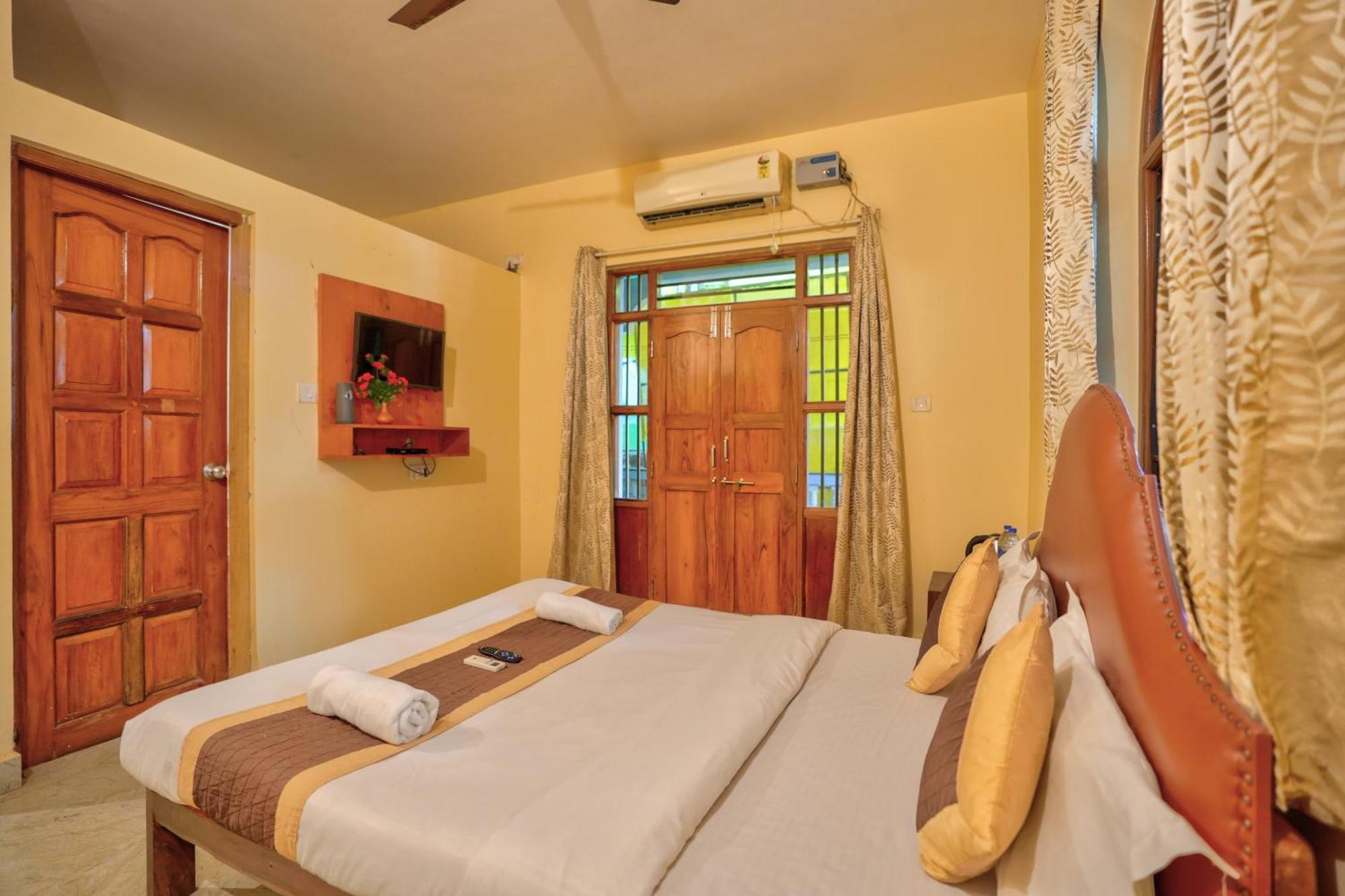 Roseal Beach Front Baga Ngoại thất bức ảnh