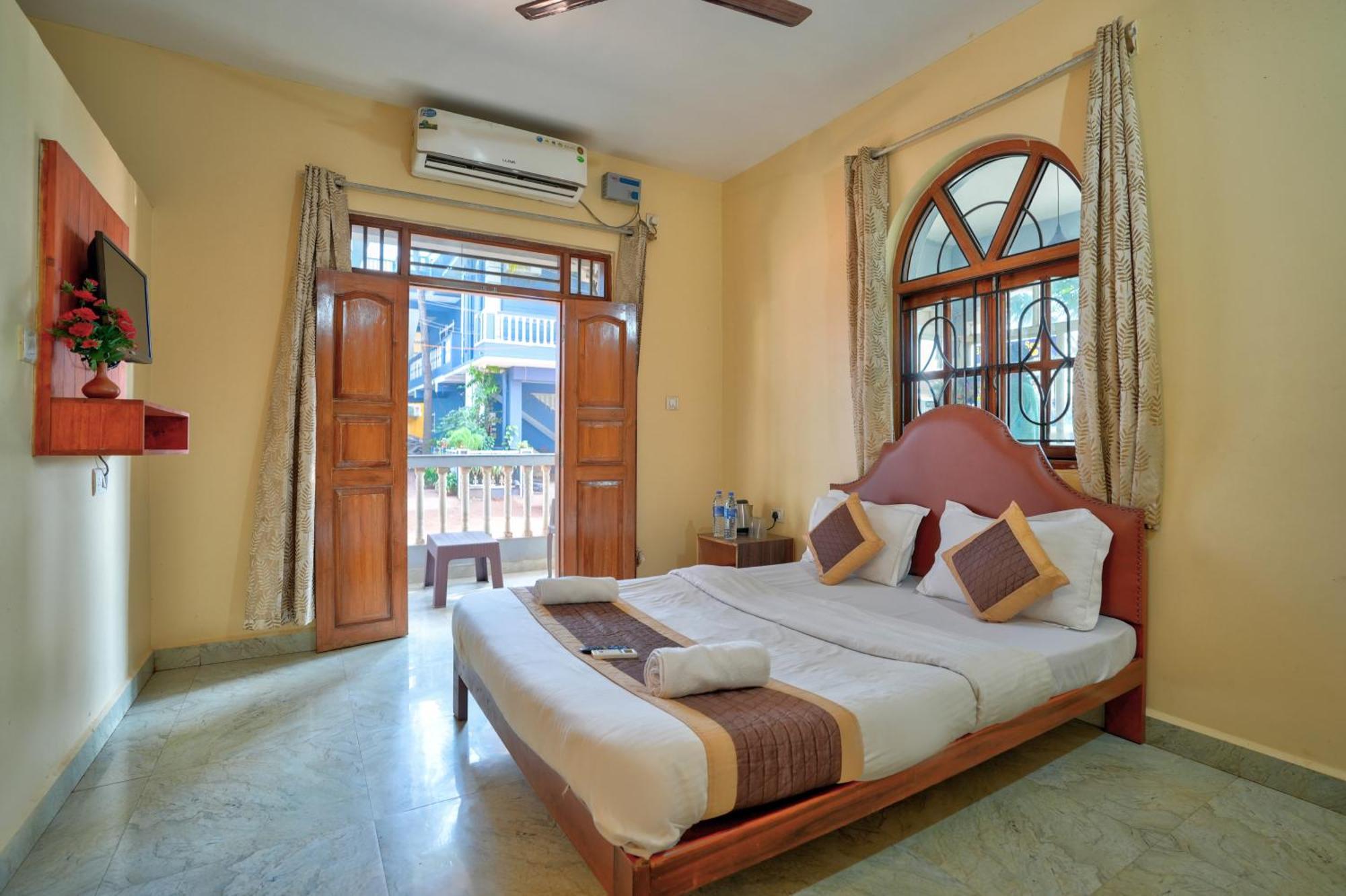 Roseal Beach Front Baga Ngoại thất bức ảnh