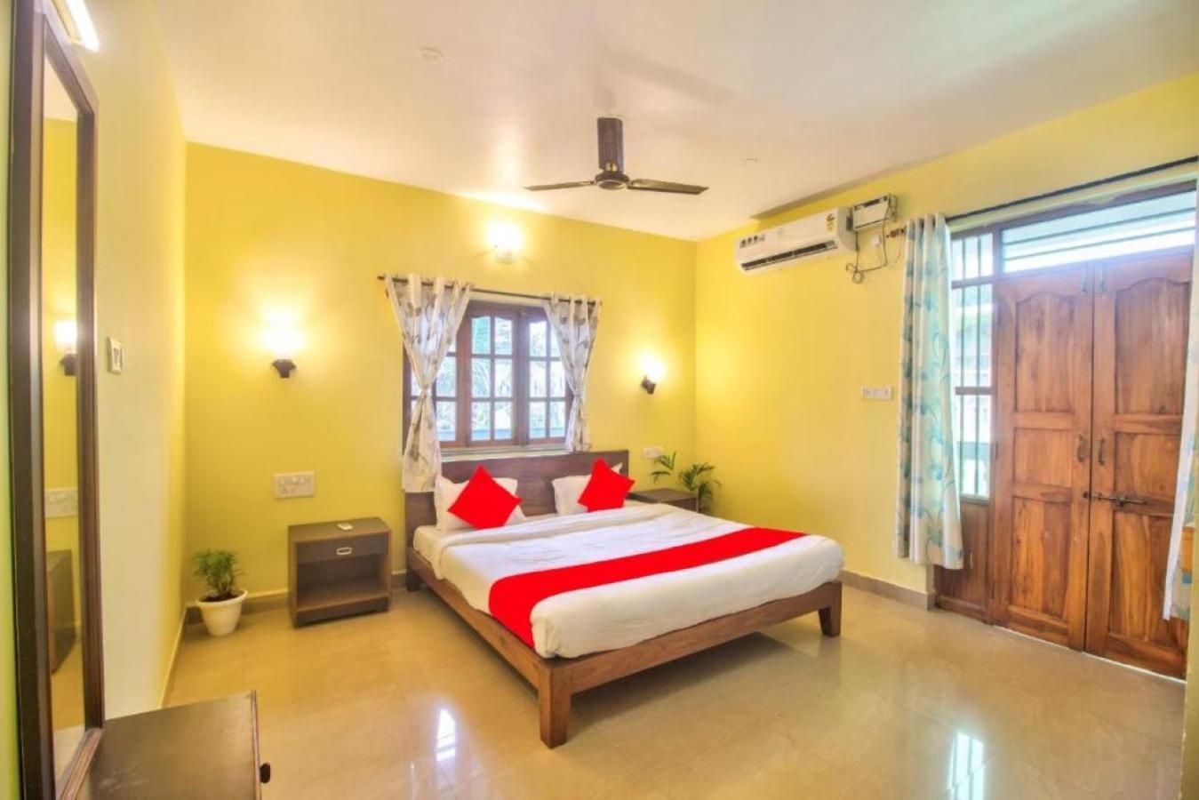Roseal Beach Front Baga Ngoại thất bức ảnh