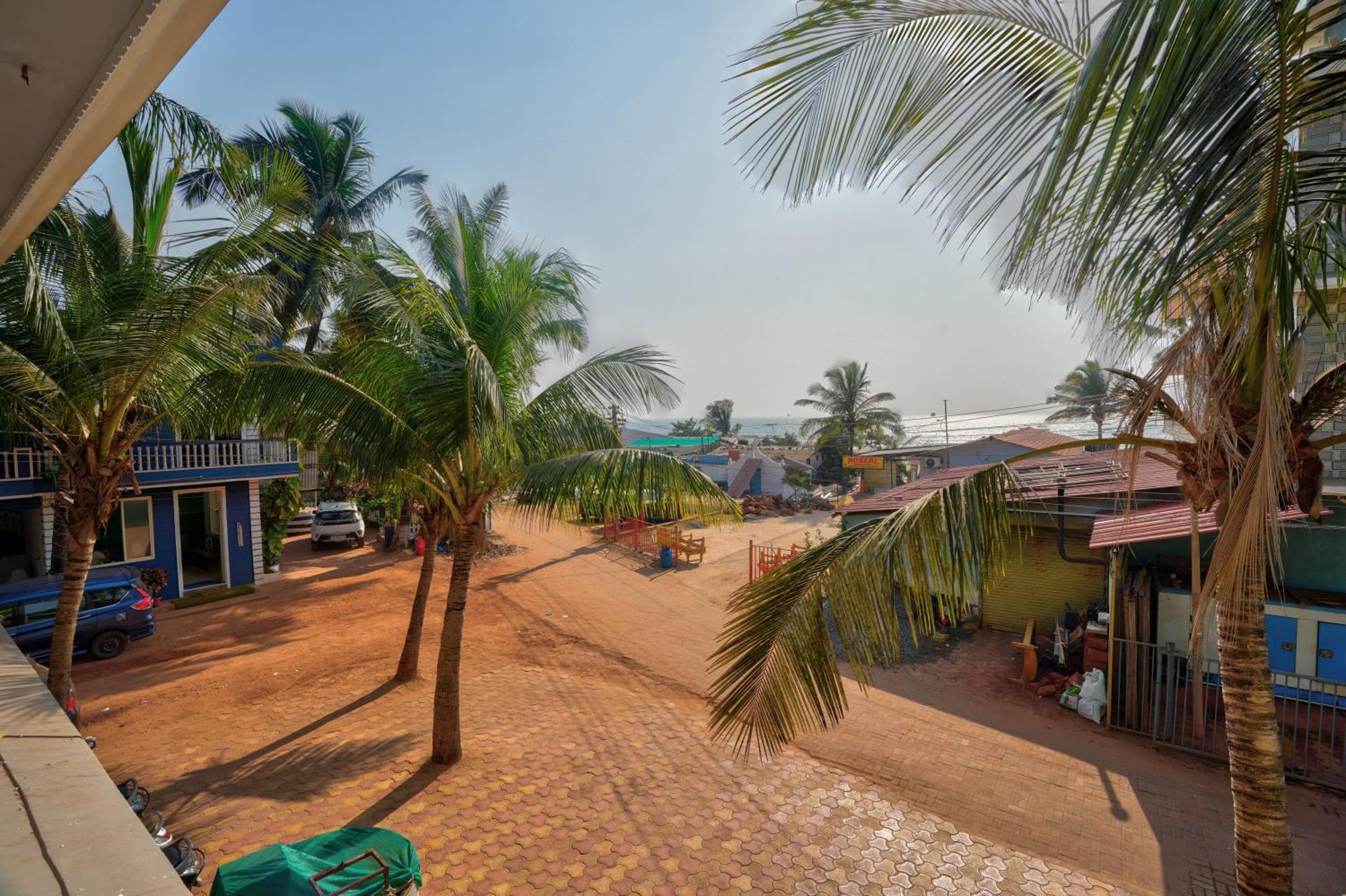 Roseal Beach Front Baga Ngoại thất bức ảnh