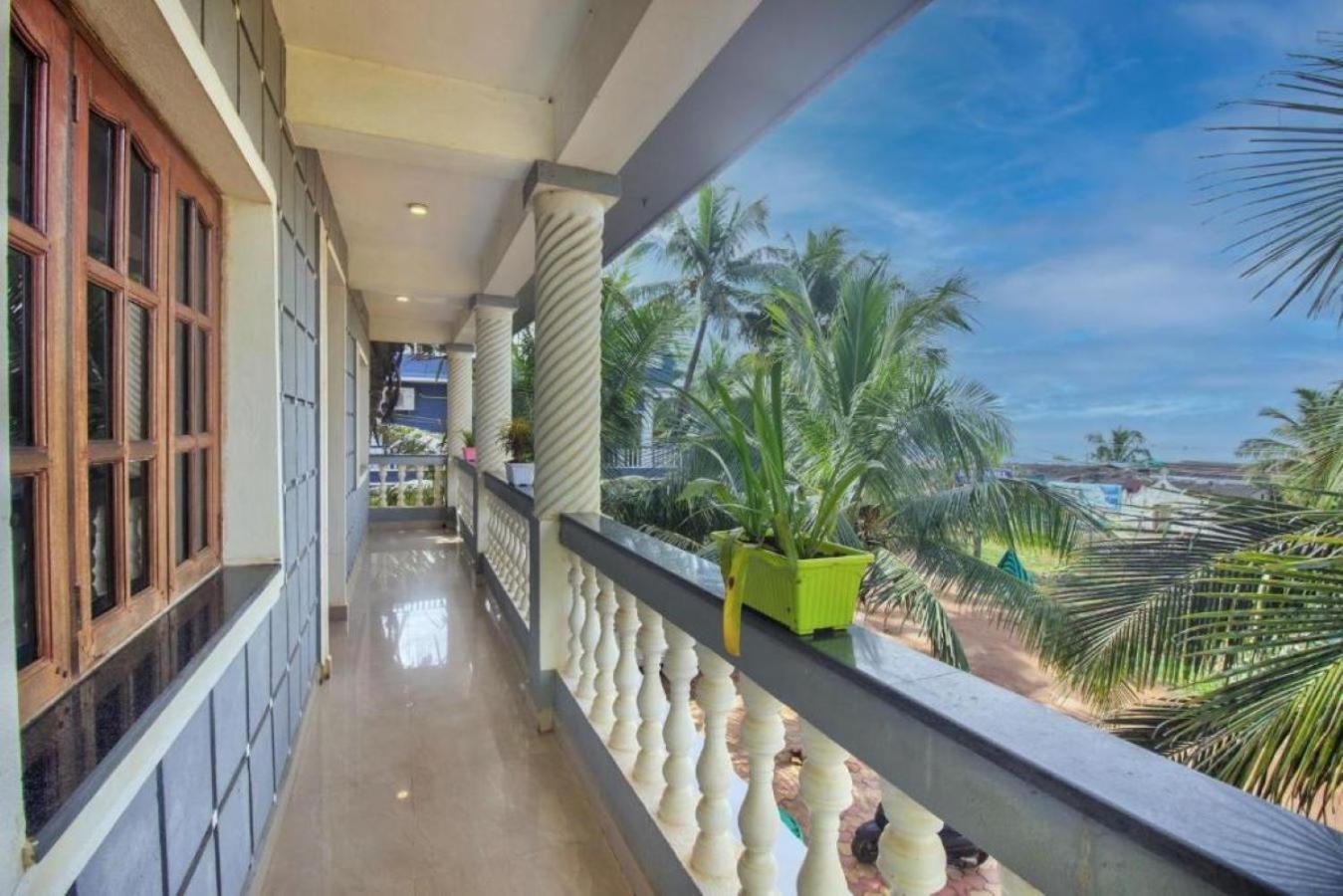 Roseal Beach Front Baga Ngoại thất bức ảnh