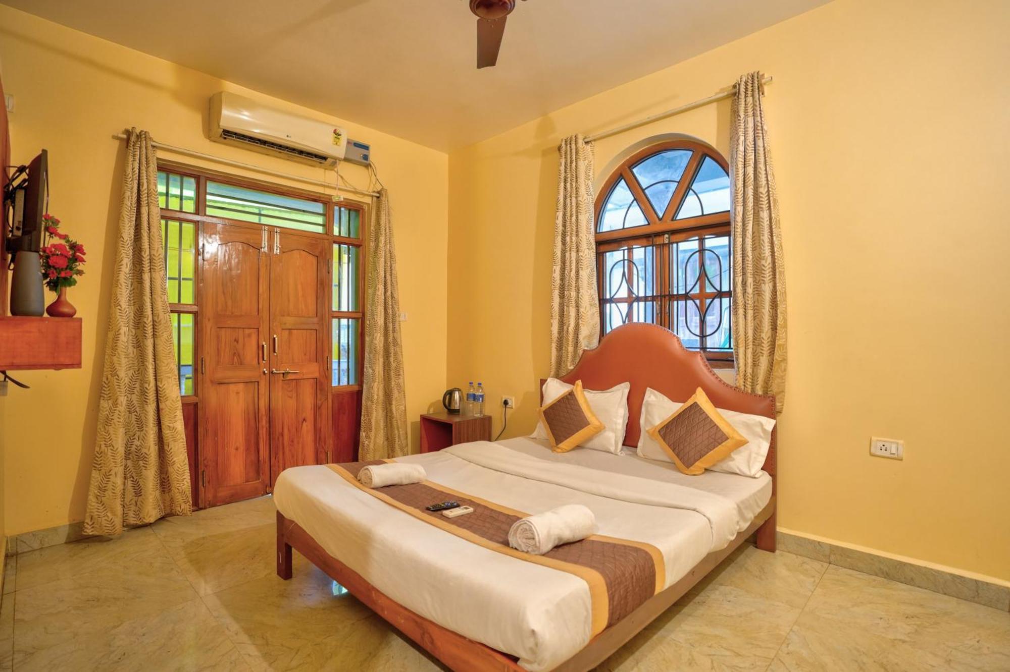 Roseal Beach Front Baga Ngoại thất bức ảnh