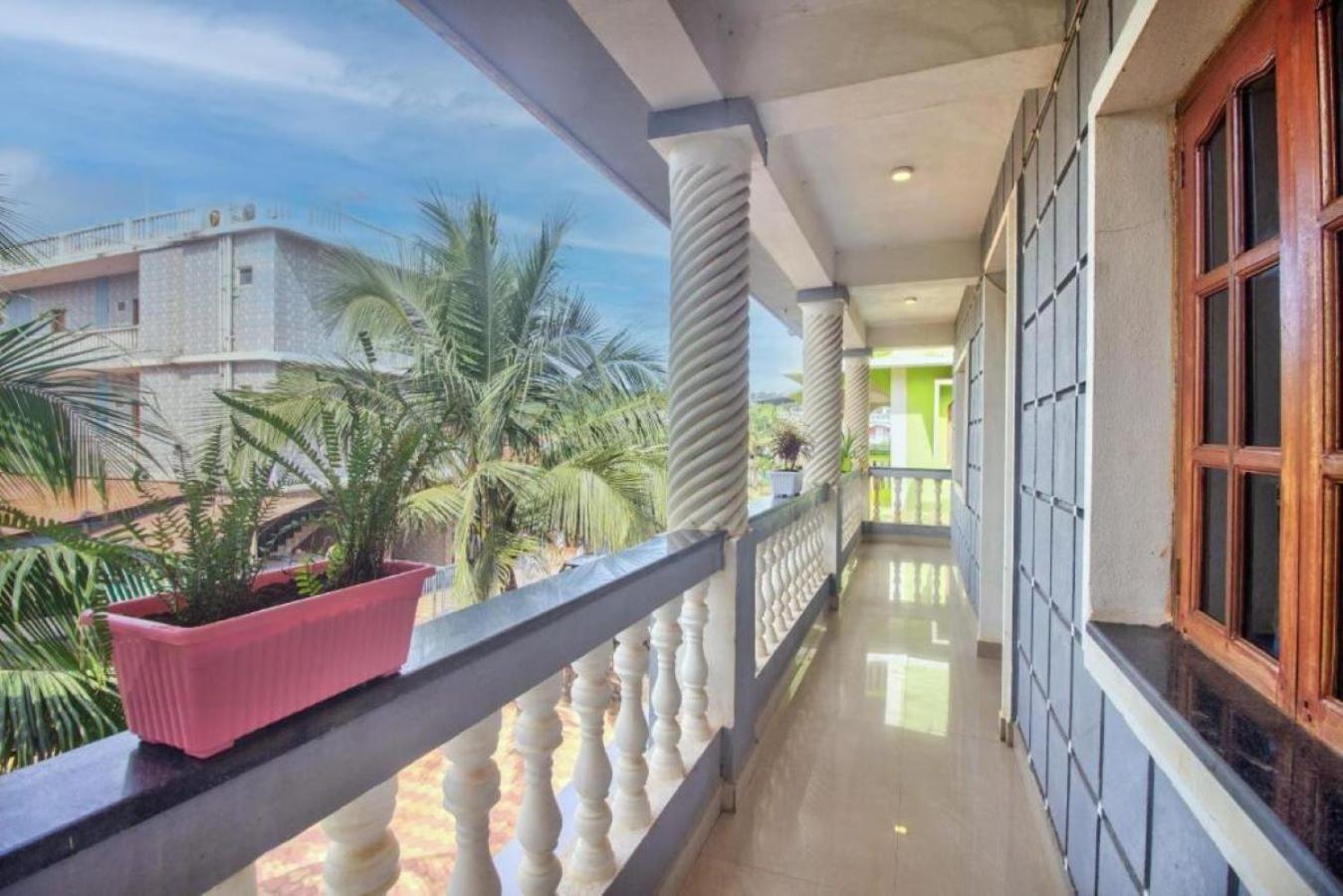 Roseal Beach Front Baga Ngoại thất bức ảnh