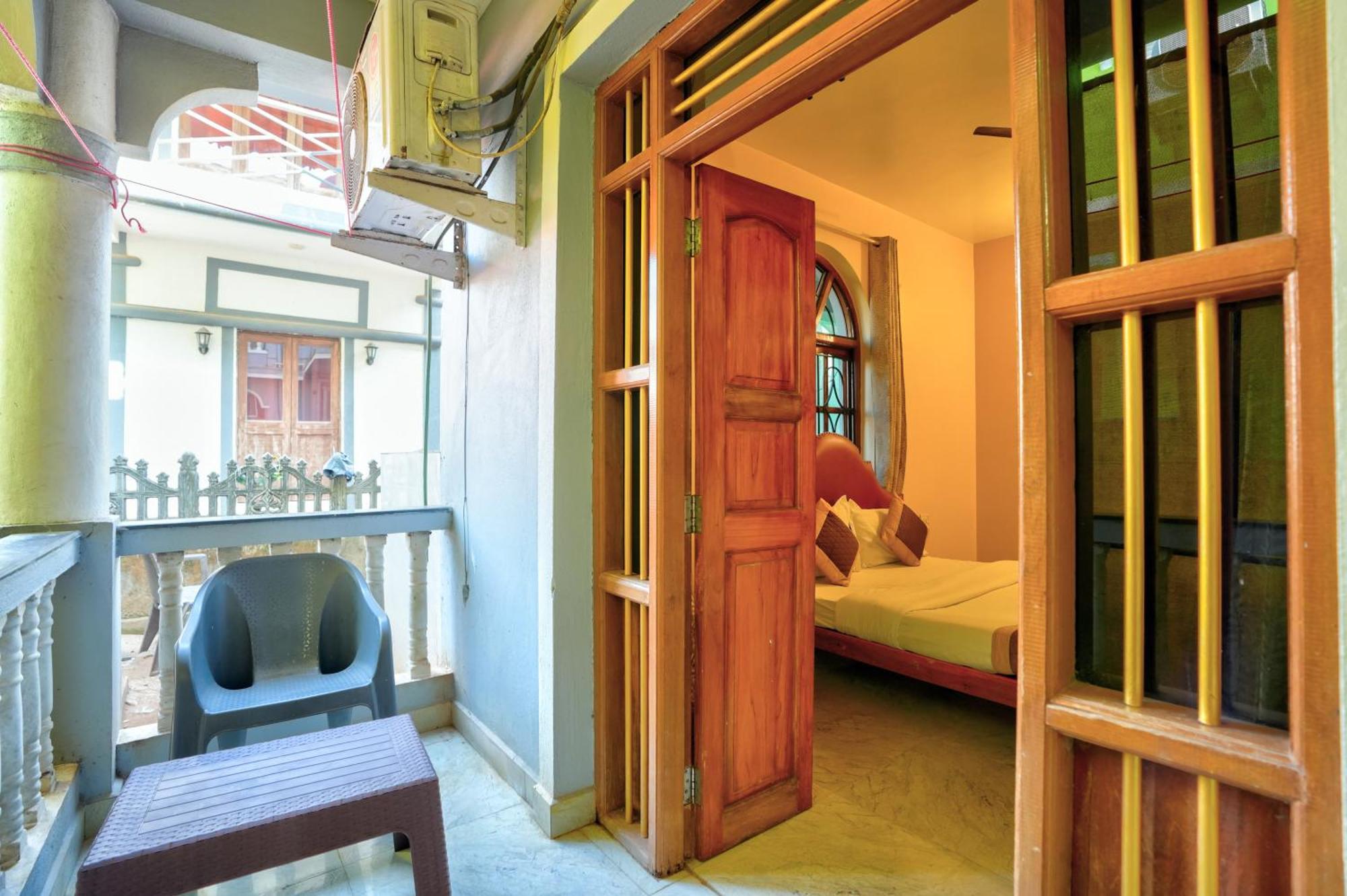 Roseal Beach Front Baga Ngoại thất bức ảnh